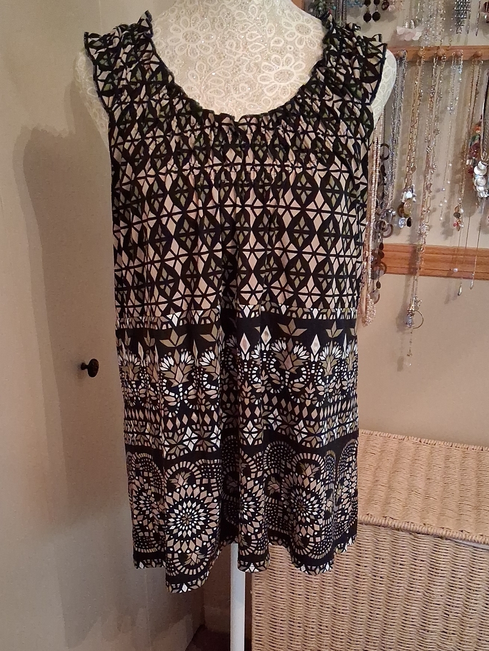 Rafaella Sleeveless Black & Cream Patterned Women's Top. Size M